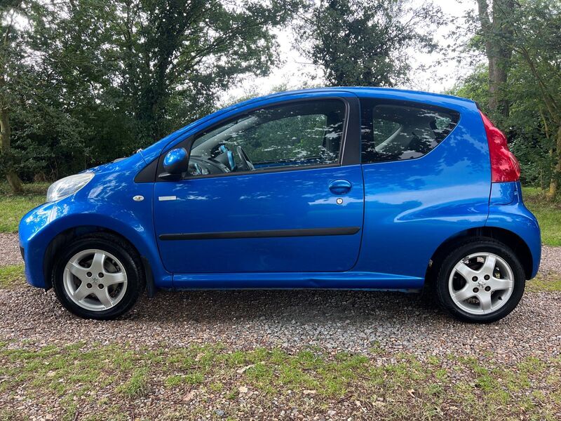 PEUGEOT 107