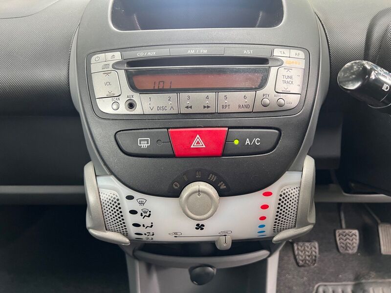 PEUGEOT 107