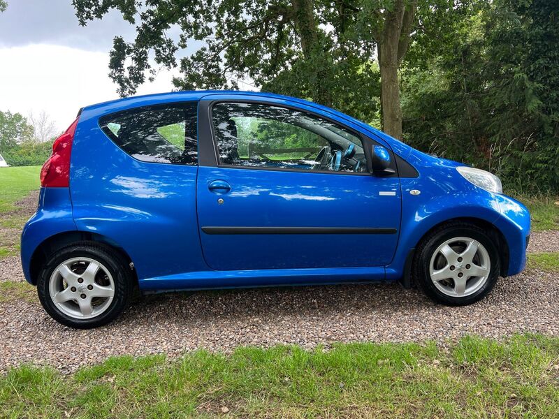 PEUGEOT 107