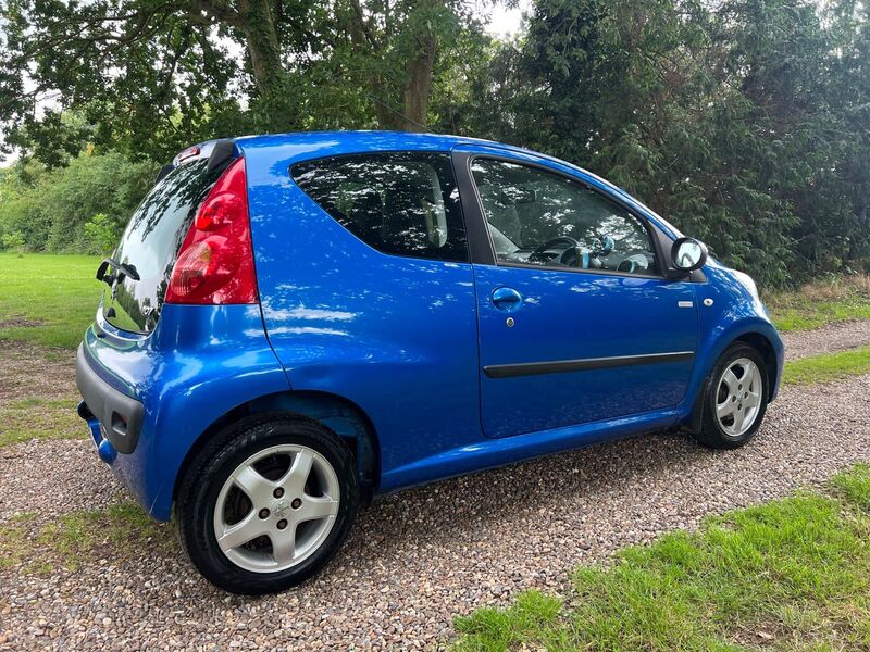 PEUGEOT 107