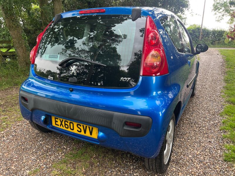 PEUGEOT 107