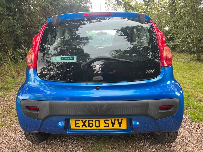PEUGEOT 107