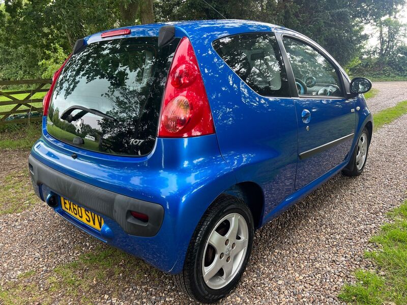 PEUGEOT 107