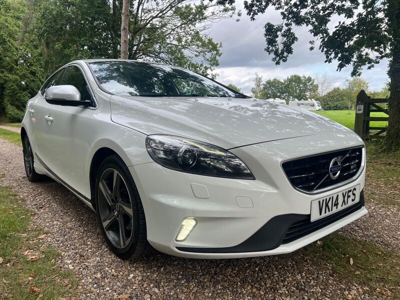 View VOLVO V40 1.6 D2 R-Design Lux Powershift Euro 5 (s/s) 5dr